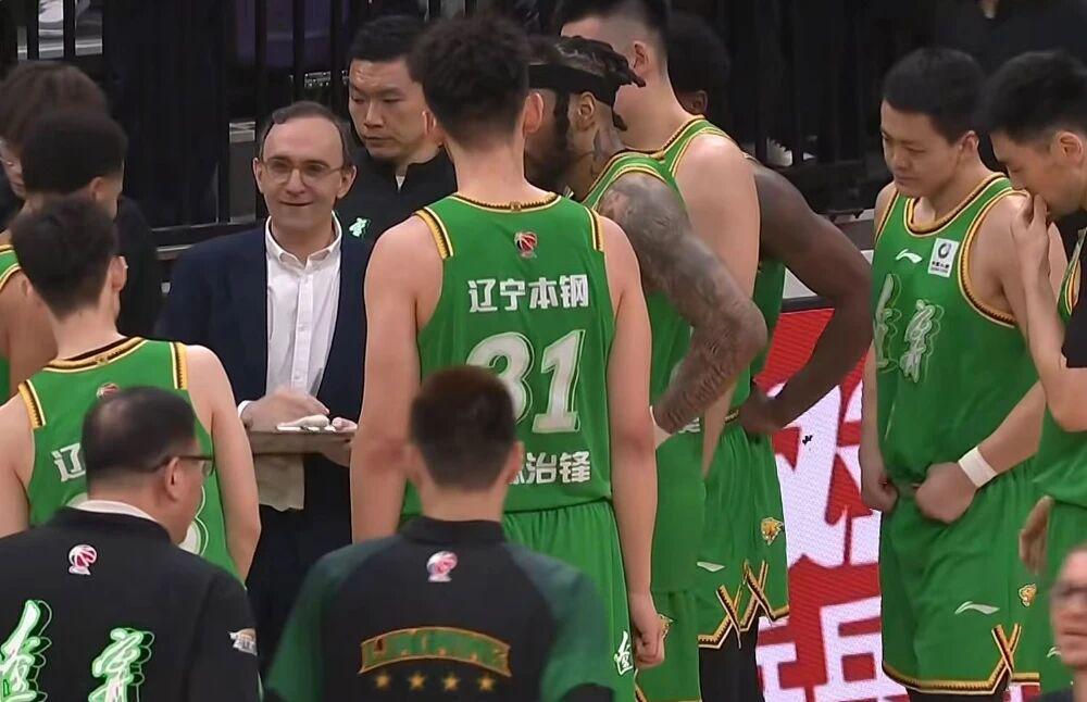 上海洛夫顿怀特塞德受伤,辽宁锁定季后赛,山东于德豪赛季报销